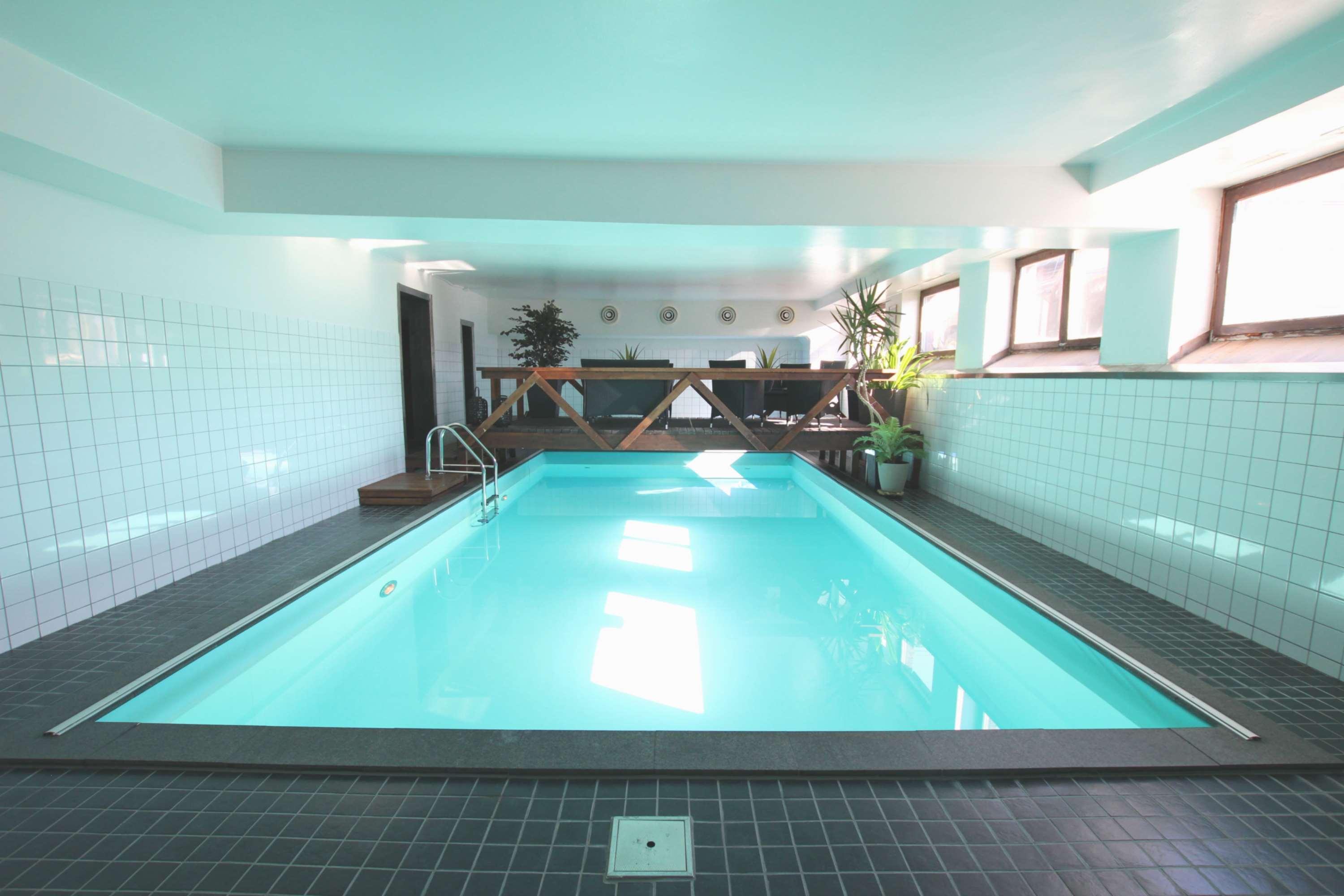 Western Arctic Eden Hotel